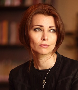 صورة المؤلف إليف شافاق